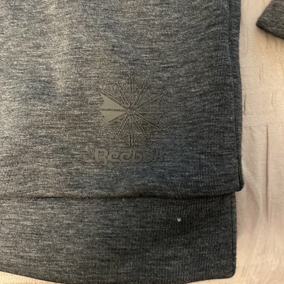 Classic Reebok Sweater - Picture 4 of 6